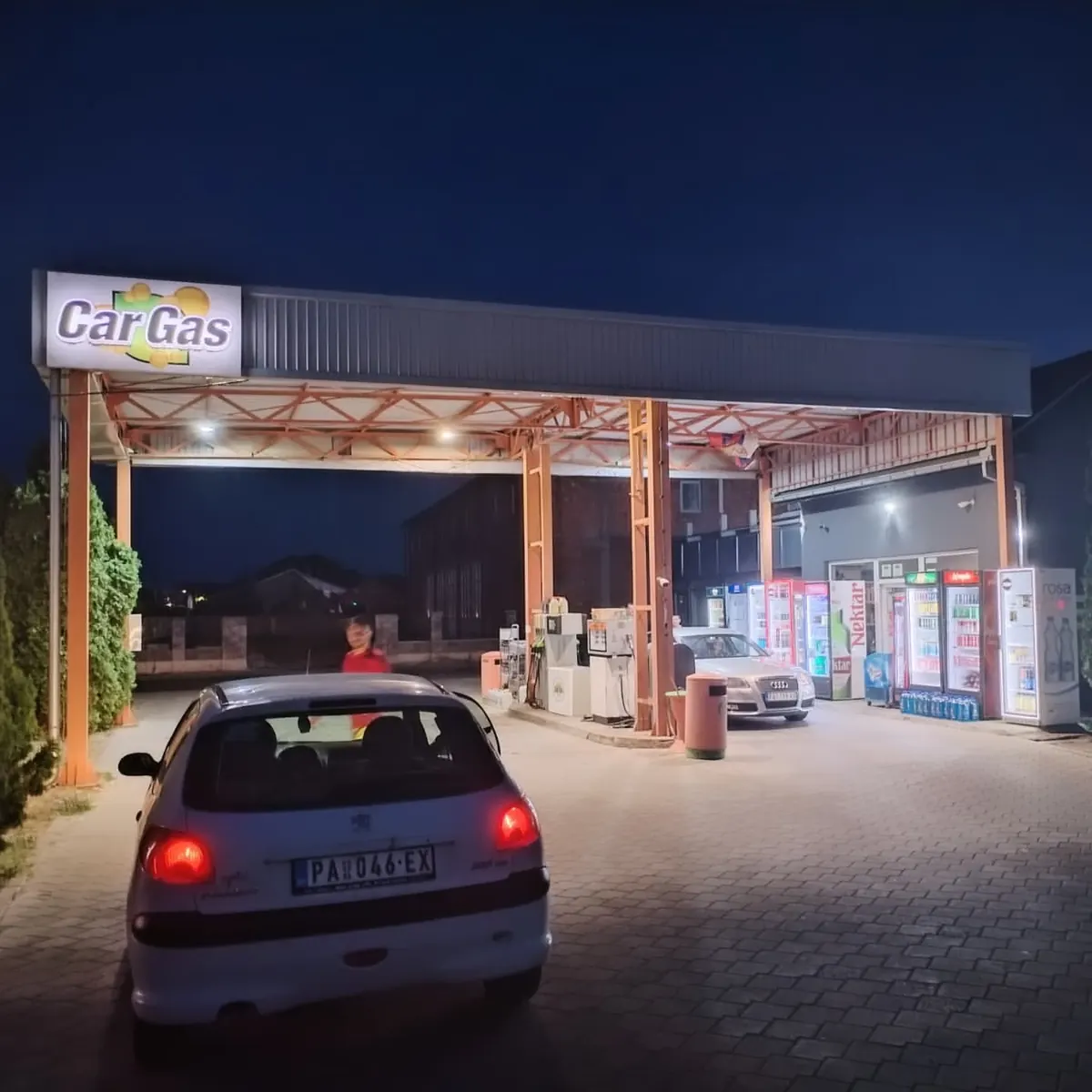 Dolazak na Car Gas pumpu noću